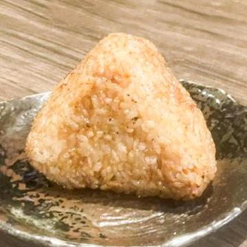 土鍋で炊いたコシヒカリの焼きおにぎり  Grilled rice balls cooked in a clay pot