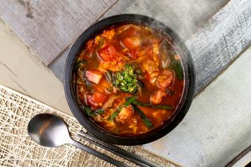 トマトユッケジャンラーメン|酸味x旨辛スープ