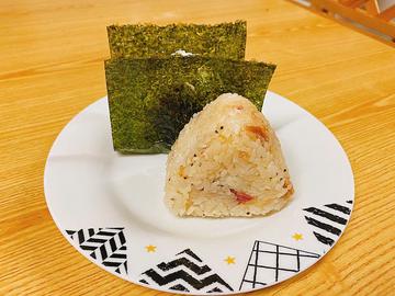 豚肉の魚醤おにぎり