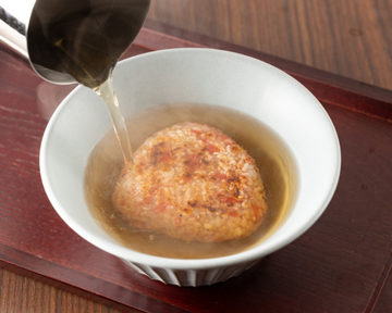紅天焼きおにぎり出汁梅茶漬け