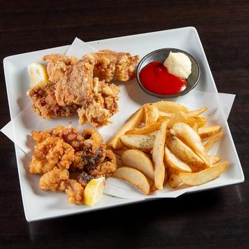 揚げ物3種盛り(もも肉の唐揚げ・皮付きポテトフライ・真ダコの唐揚げ)
