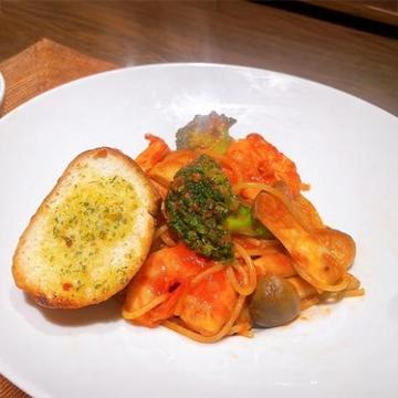 エビと野菜のトマトパスタ