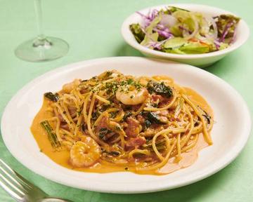 エビとほうれん草のトマトクリームソース Shrimp and Spinach with Tomato Cream Sauce
