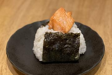 農家のおにぎり(鮭) 1個