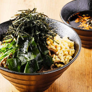 ワシワシガシガシ食べる！ ラー油つけ蕎麦+わかめ