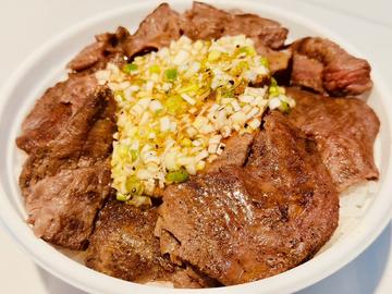 牛タン丼 Beef tongue bowel