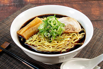 人気No.1 富山ブラックラーメン