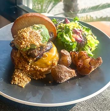 アボカドベーコンチーズバーガー AVOCADO BACON CHEESEBURGER