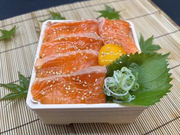 サーモンの熟成漬け丼(並)Aged marinated salmon rice bowl (regular)