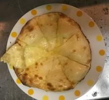 チーズナン Cheese Naan