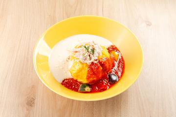 トマトチーズのハーフ＆ハーフオムライス