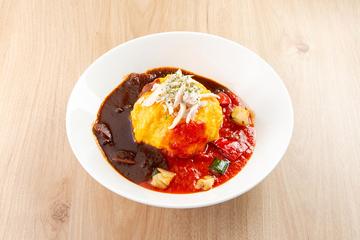 デミトマトのハーフ＆ハーフオムライス