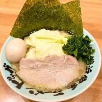 家系 塩豚骨ラーメン 味玉入り