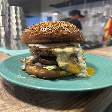 トリュフチーズエッグバーガー Truffe Cheese Burger Single