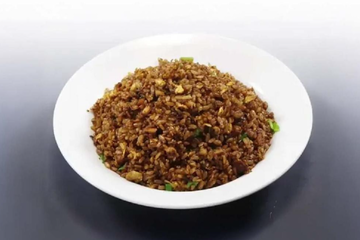 黒チャーハン