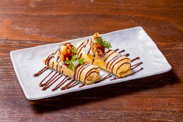 丸ごとバナナとチョコレート包みクレープ