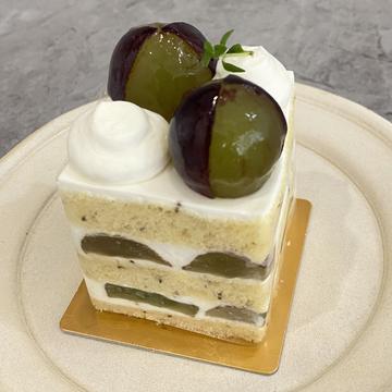 ピオーネとアールグレイのケーキ