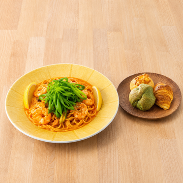 ぷりぷり海老とレモンの冷製エビクリームソース<パン3個付き>