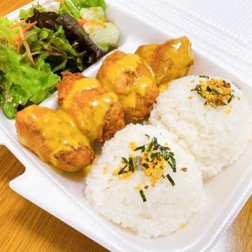 アヒポキ名物！鶏胸肉のモチコチキン弁当(オリジナルソース付)Mochiko Chicken Box ハワイ 唐揚弁当