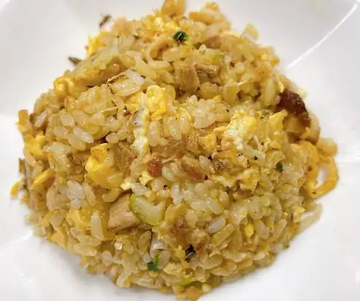 半分チャーハン Half fried rice.