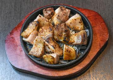 宮崎地鶏の炭火焼き / Charcoal-Grilled Miyazaki Free-Range Chicken
