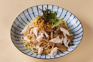 蒸し鶏と納豆のキノコ和風パスタ Chicken and Natto Mushroom Japanese-Style Pasta