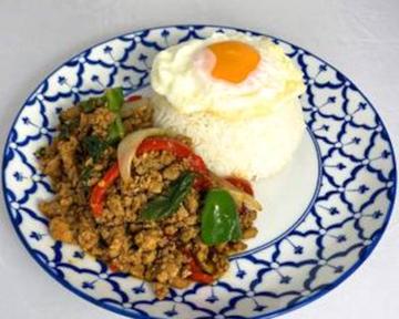 ガパオ ヌア ラートカオ(牛肉のガパオ)