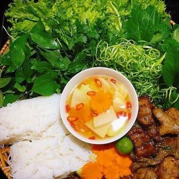 ブンチャー HA NOI の焼き豚肉つけ麺 BUN CHA