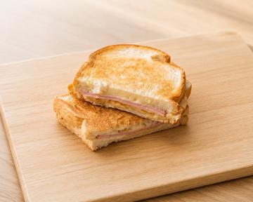 ハムチーズサンド HAM ＆ CHEESE SANDWICH
