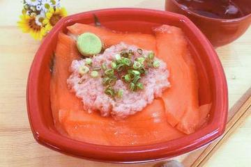 サーモンネギトロ丼