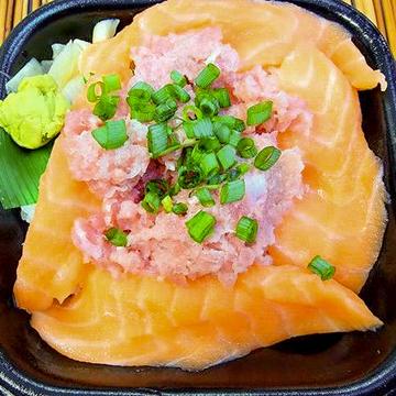 サーモンネギトロ丼