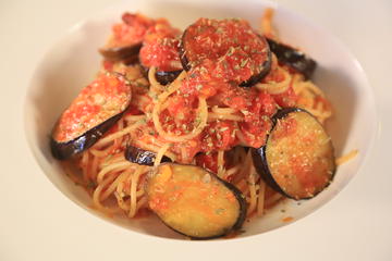 茄子のトマトソースパスタ