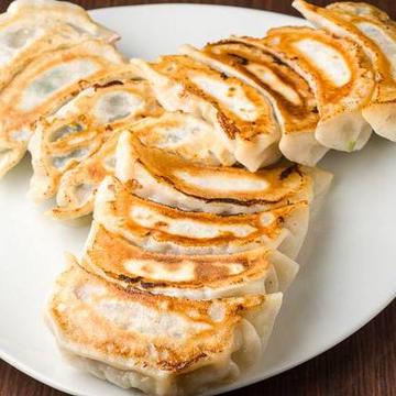 大餃子の3種盛り合わせ(12個) Assortment of 3 Kinds of Large Gyoza Dumplings (12 Pieces)