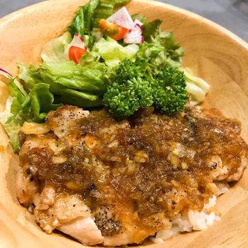 国産地鶏のチキンステーキ丼