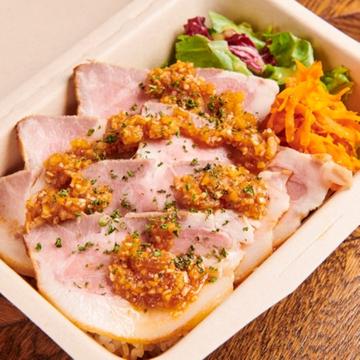 ローストポーク丼(ジンジャーソース)