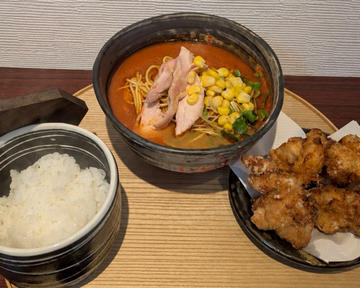 牛骨出汁スパイシーラーメン(唐揚げセット)
