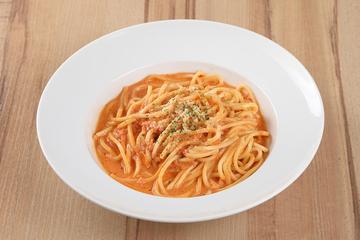 ズワイ蟹のトマトクリームソース・パスタ