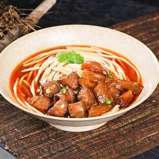 牛筋入り牛肉ヌードル(半肉半筋粉)