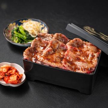 黒毛和牛三角ばらのキムチのせ御重 大盛