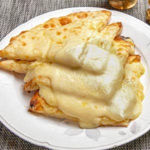 チーズナン Cheese Naan