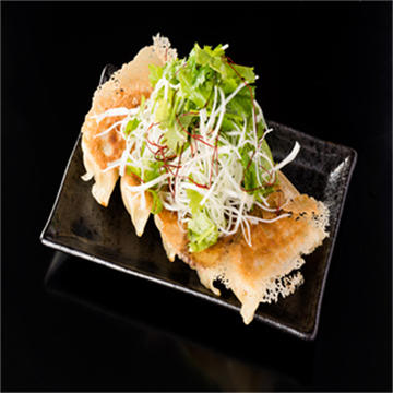 パクチーのせ餃子