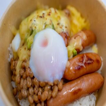 アボカドチーズウィンナー丼
