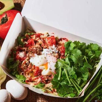 相性ばっちり!パクチー乗せ!クセになる(アジアン温玉タコライス)