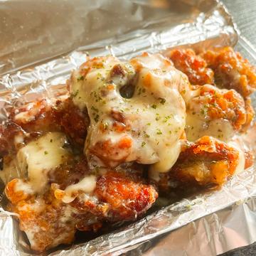 若鶏ももの唐揚げにチーズ(4個)