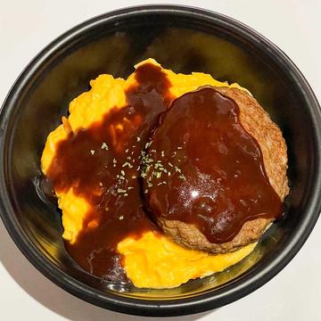 ハンバーグのせデミグラスオムライス