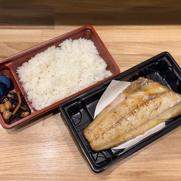 ほっけ焼き定食(焼魚、白米、漬物、小鉢)