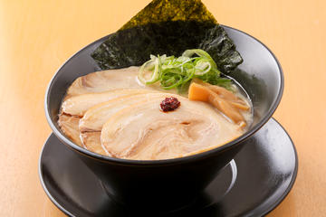 チャーシューとんこつらぁ麺 Pork Bone Ramen with Roast Pork