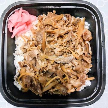 牛しぐれ煮丼(みそ汁、サラダ付き)