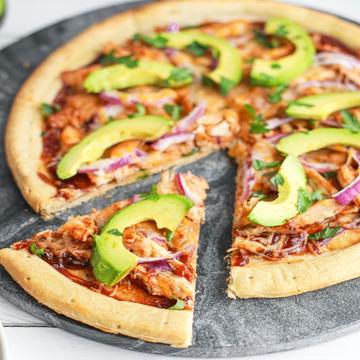 チキンとアボカドのピザ Chicken And Avocado Pizza