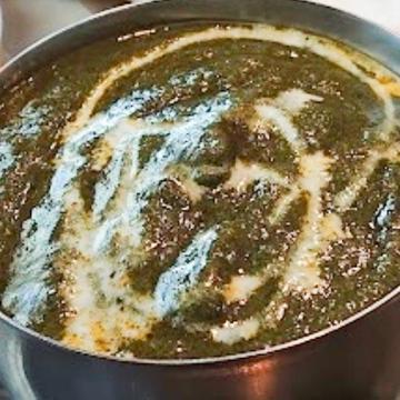 サグカレー SAGU CHICKEN CURRY